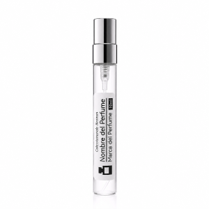 Decant vacío personalizado de 10 ml, con atomizador transparente y etiqueta con el nombre y la marca del perfume, sobre fondo blanco.