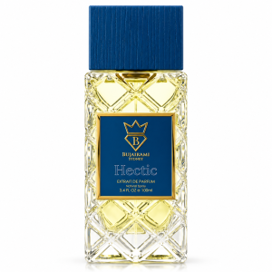 Bujairami Hectic Extrait de Parfum rodeado de cidra, bergamota, naranja, jengibre, té negro y especias, con una playa de aguas cristalinas de fondo. Copiar